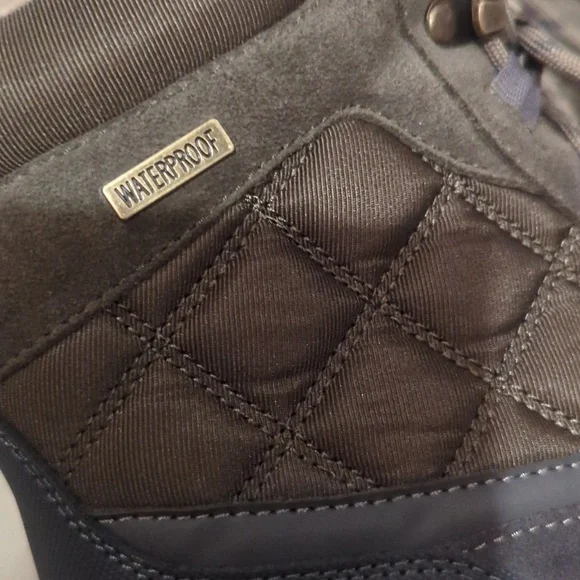 Womens Snow/ Hiking Boots - Picture 2 of 9